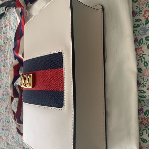 New - Gucci Sylvie Bianca Shoulder Bag in Leather with Golden Hardware - Picture 7 of 9